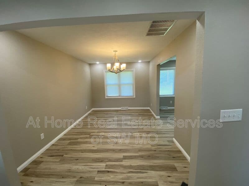 Springfield House: 3129 N Farm Rd 127