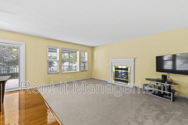 Omaha House: 5820 S. 157th St