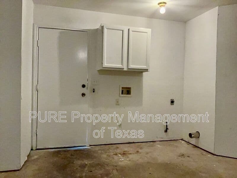 Round Rock House: 1594 Parkfield Circle