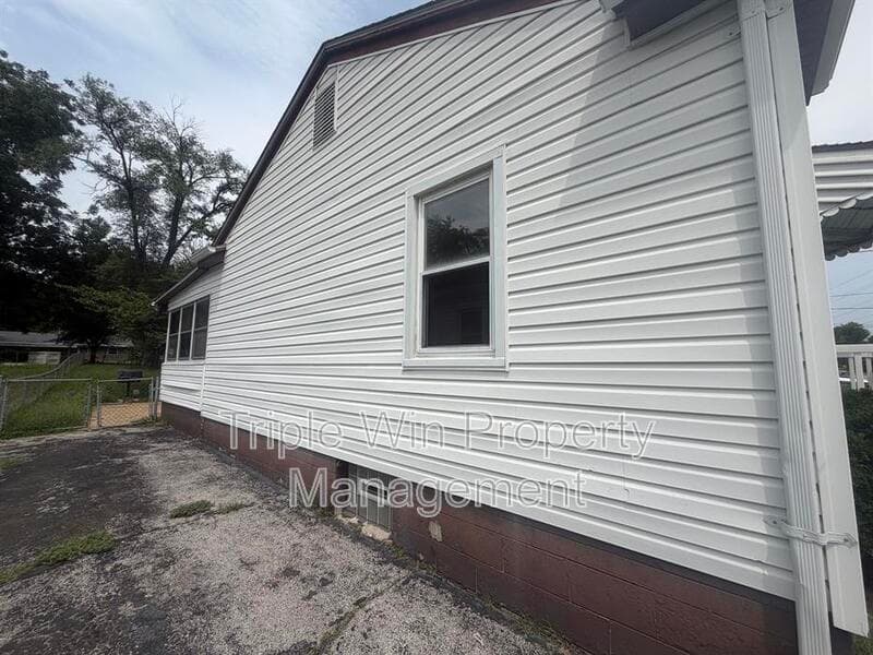 Florissant House: 1145 Patterson Rd.