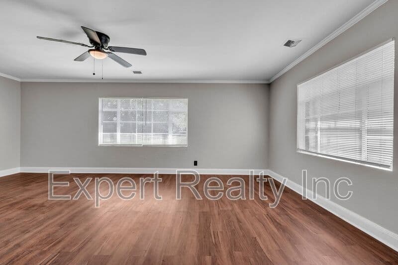 Birmingham House: 7420 Sparta Ave