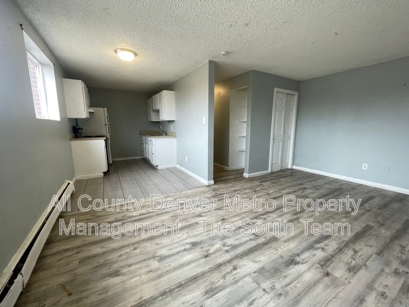Aurora Condo: 1676 Hanover St
