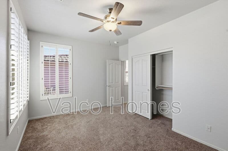Gilbert House: 526 E Sheffield Ave