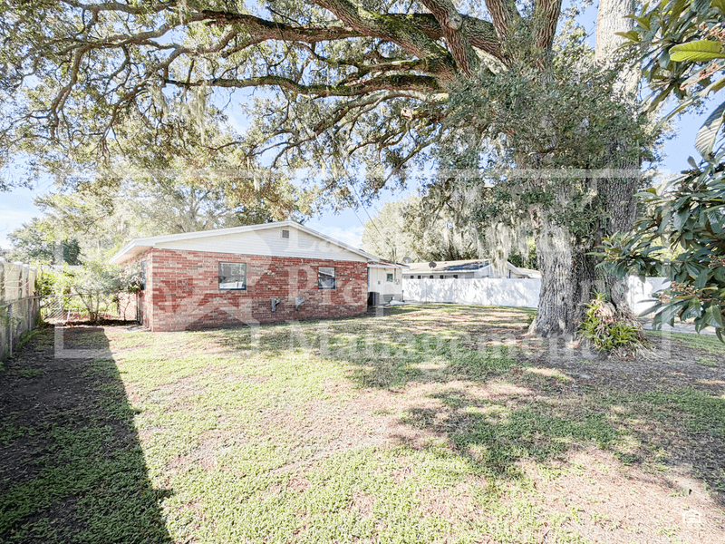Lakeland House: 3519 Colleen Drive