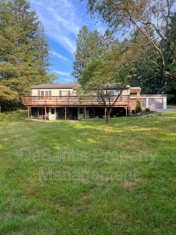 Cranberry House: 20825 Route 19