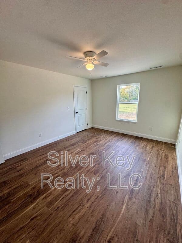 Athens Townhome: 320 Million Street