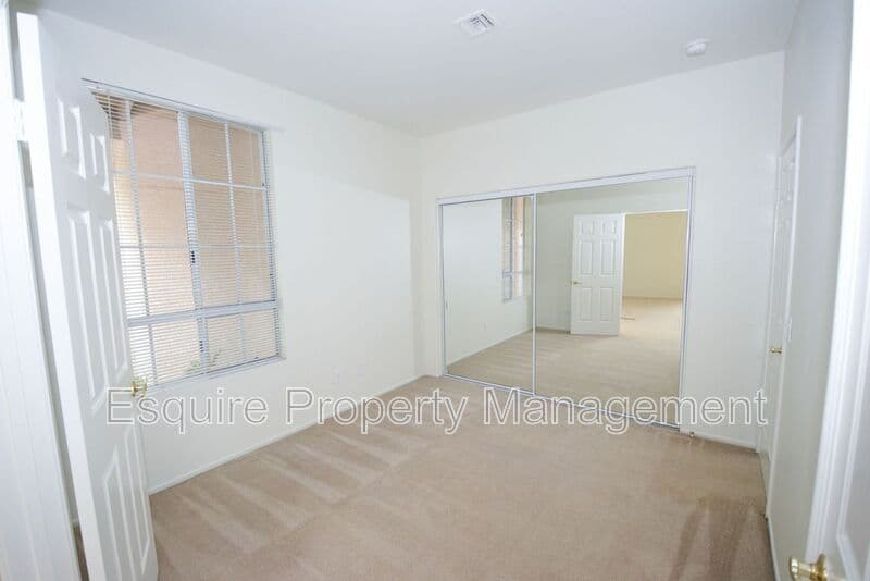 OXNARD House: 1821 LA QUINTA LN