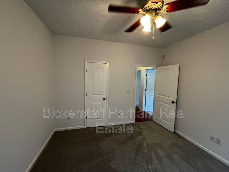 Columbus House: 7013 Imperial Way