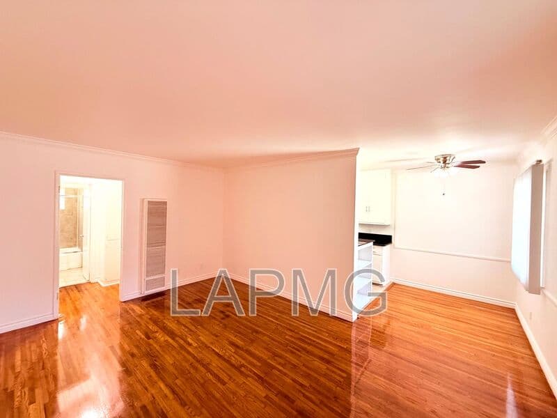 Los Angeles House: 1415 Hudson Avenue