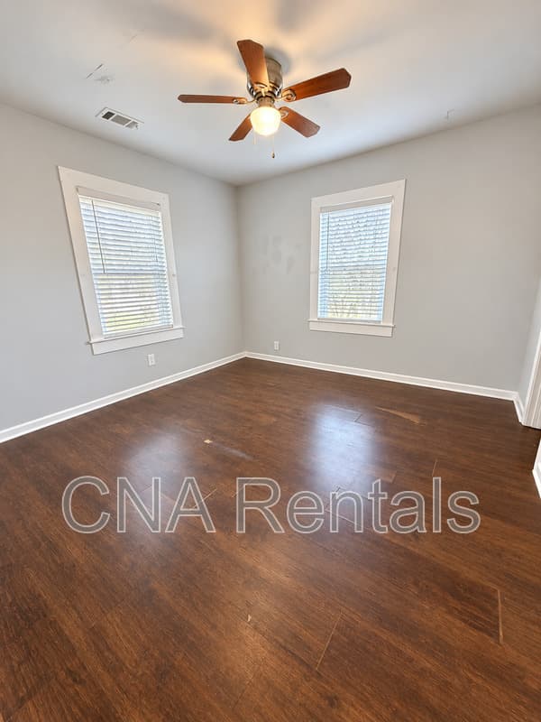 Smyrna House: 584 Taylor Dr SE