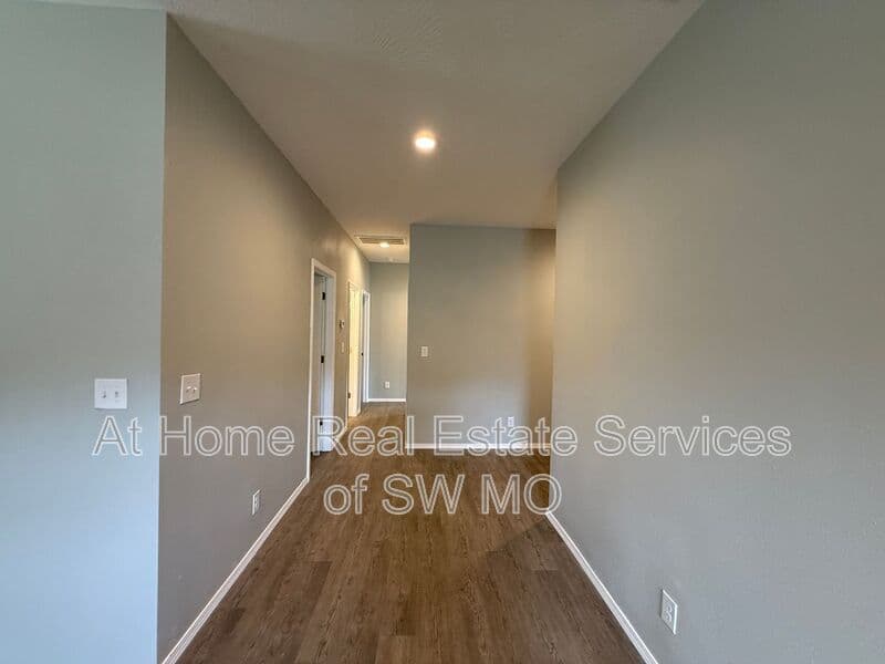 Bolivar House: 1080 S Mission Ave