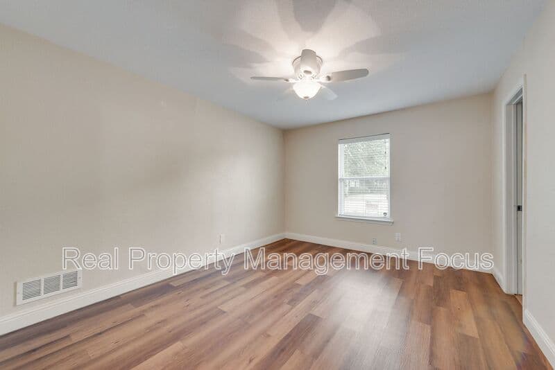 Dallas Townhome: 14722 Overview Dr