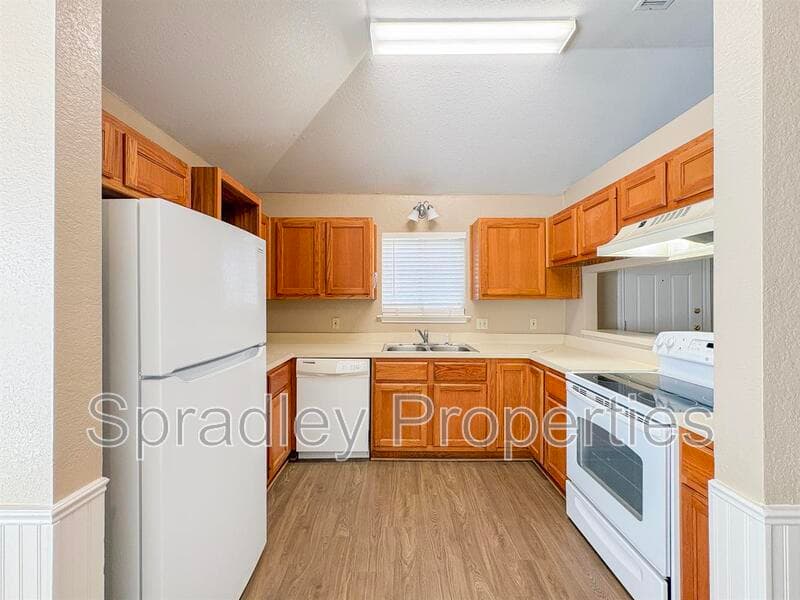Temple House: 4612 Stone Pointe Dr