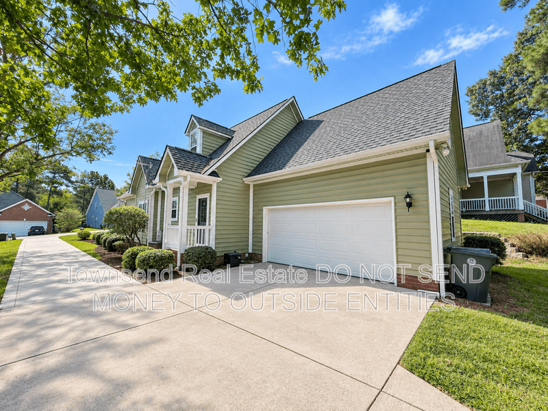 Fayetteville House: 3212 Nottinghill Rd.