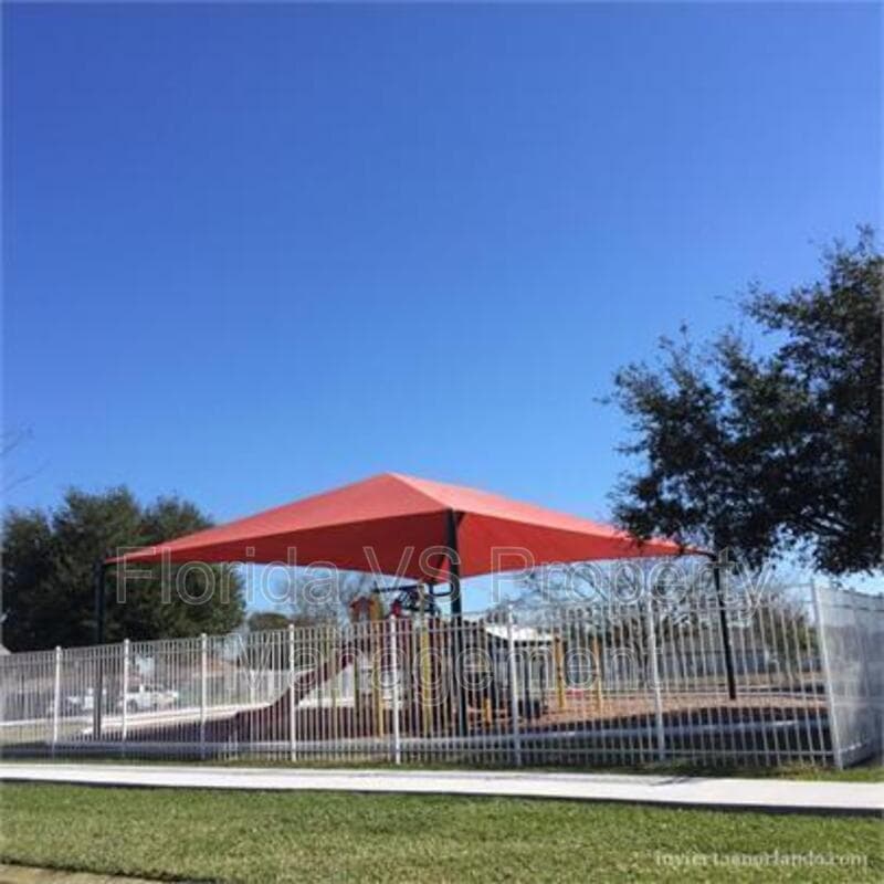 Poinciana House: 332 Dundee Dr