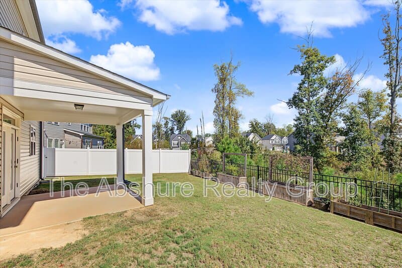 Fuquay-Varina House: 1511 Woodland Knoll Court