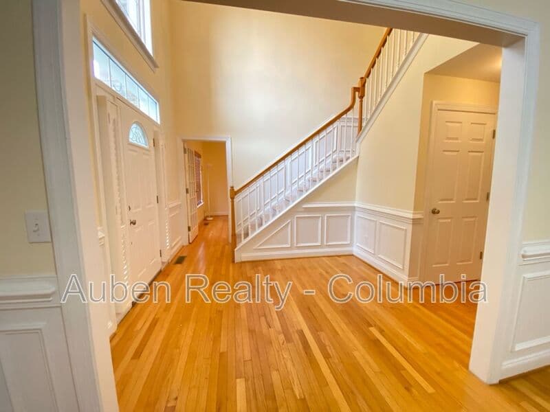 Lexington House: 105 Ridge Top Rd