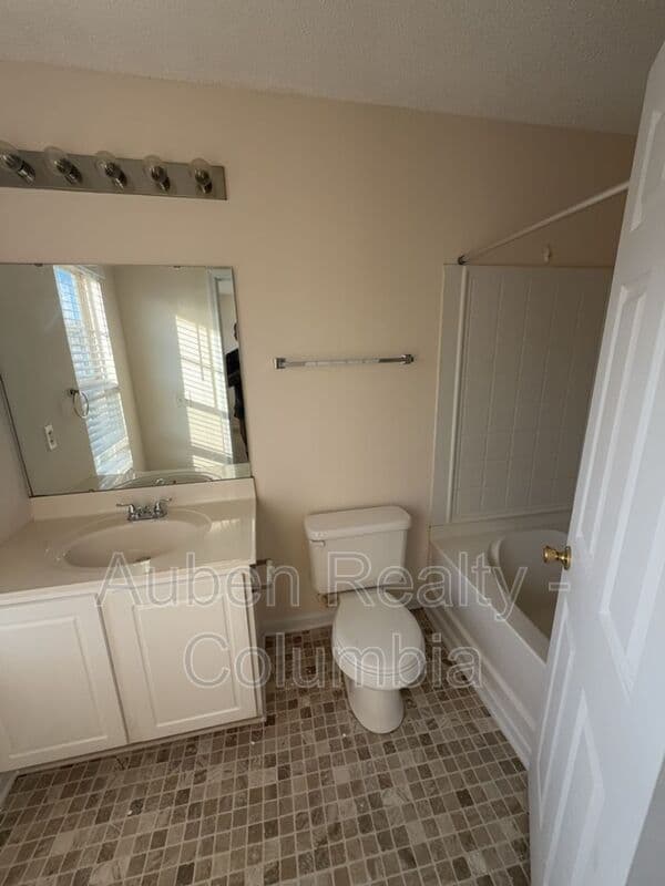 Lexington House: 420 Cape Jasmine Way