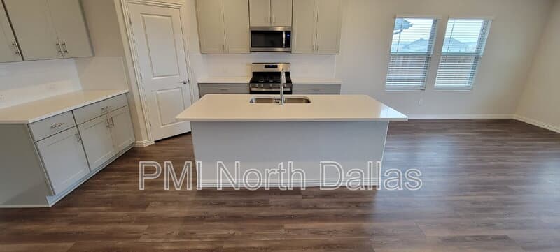 Fort Worth House: 2633 Oneida Lane