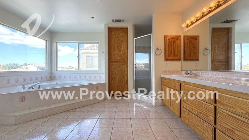 Victorville House: 18064 Mariner Dr