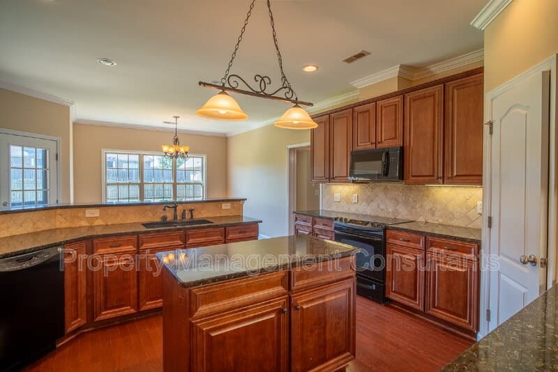 Madison House: 178 Sarah Jane Dr