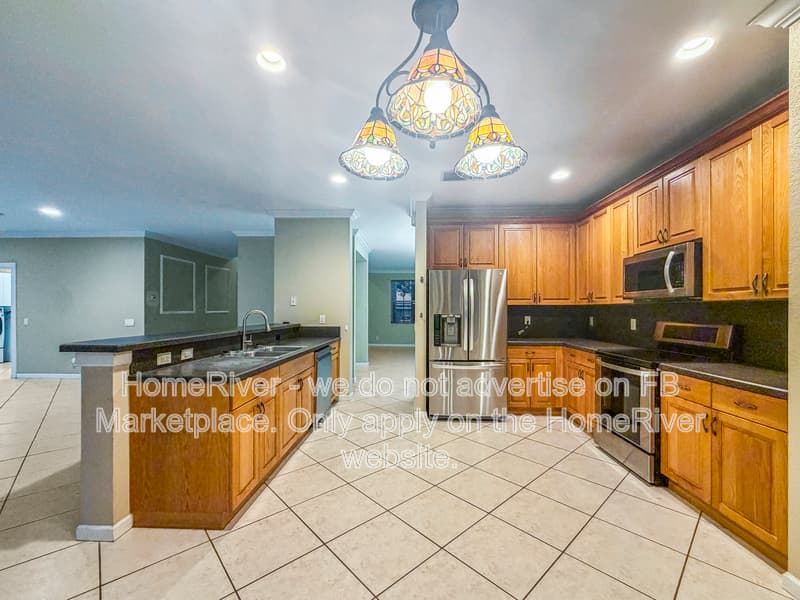 Weston House: 755 Sunflower Cir