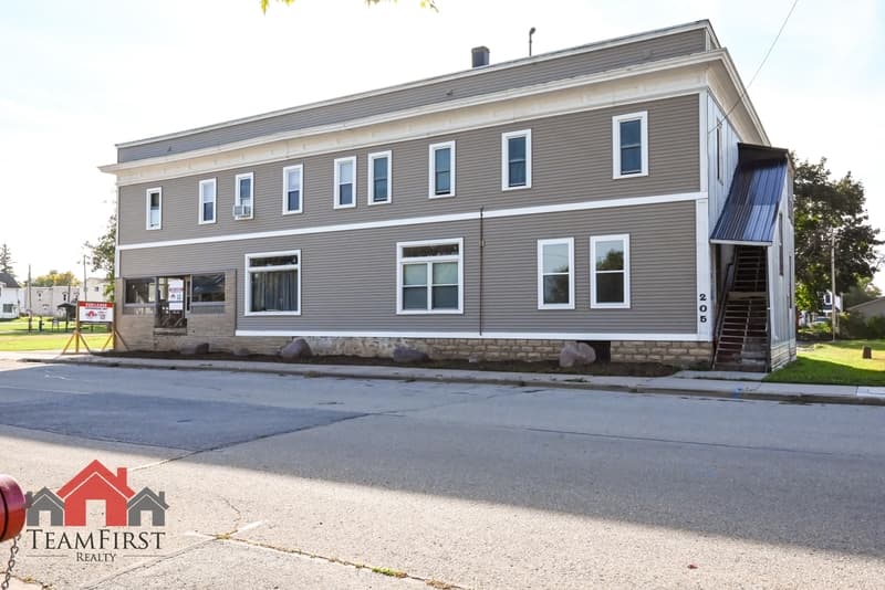 Black Creek Condo: 205 North Maple Street - 102