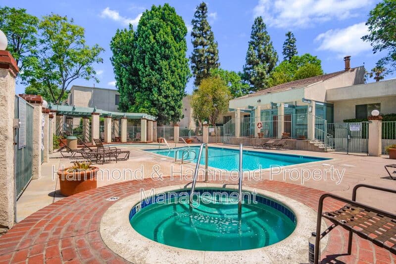 Tarzana Condo: 5700 Etiwanda Ave.