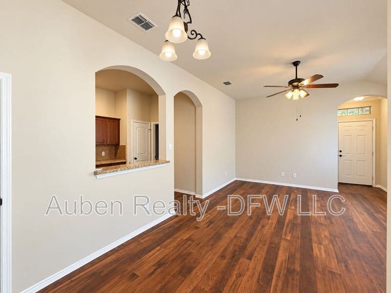 Mansfield House: 1426 Ravenwood Drive