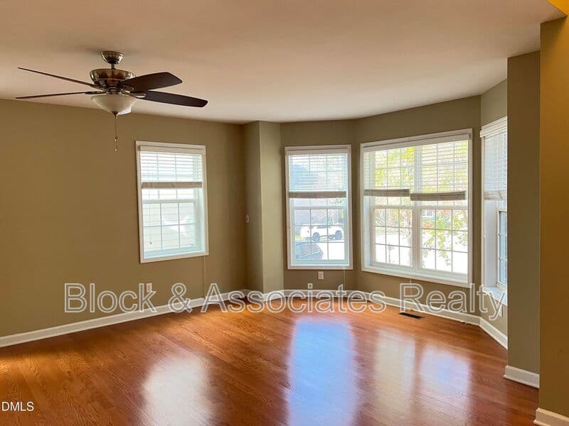 Cary House: 936 Bentbury Way