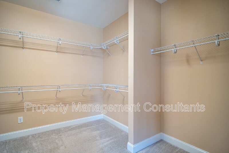 Madison House: 178 Sarah Jane Dr