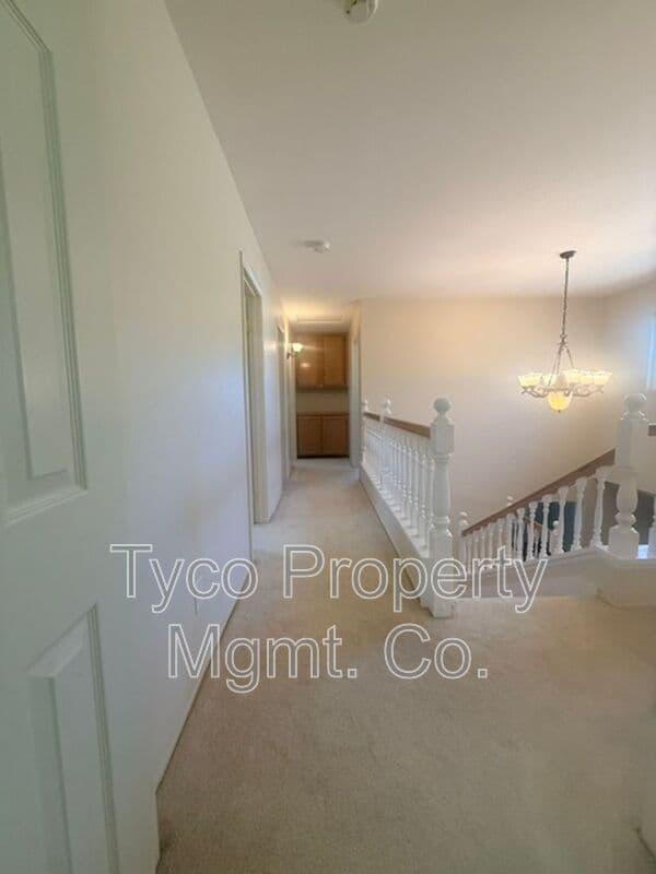 Bonita House: 526 Trailridge Drive
