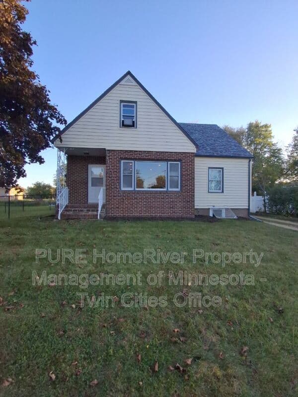 Hugo Condo: 5557 146th St N