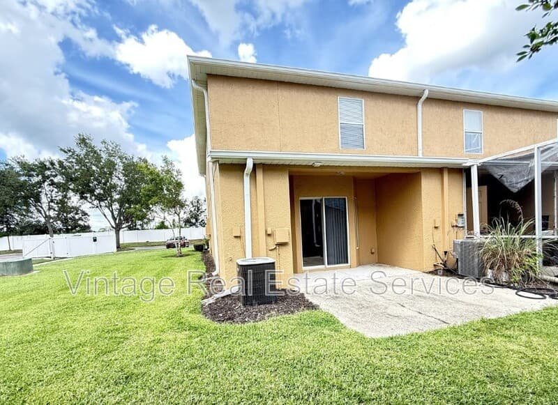 Riverview House: 12270 Foxmoor Peak Dr