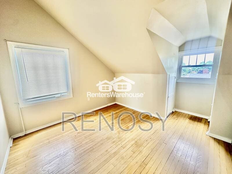 Des Moines Condo: 2300 Beaver Ave