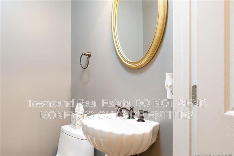Fayetteville House: 320 Glenburney