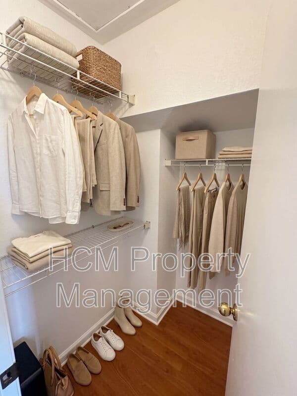 Irvine House: 46 Almador