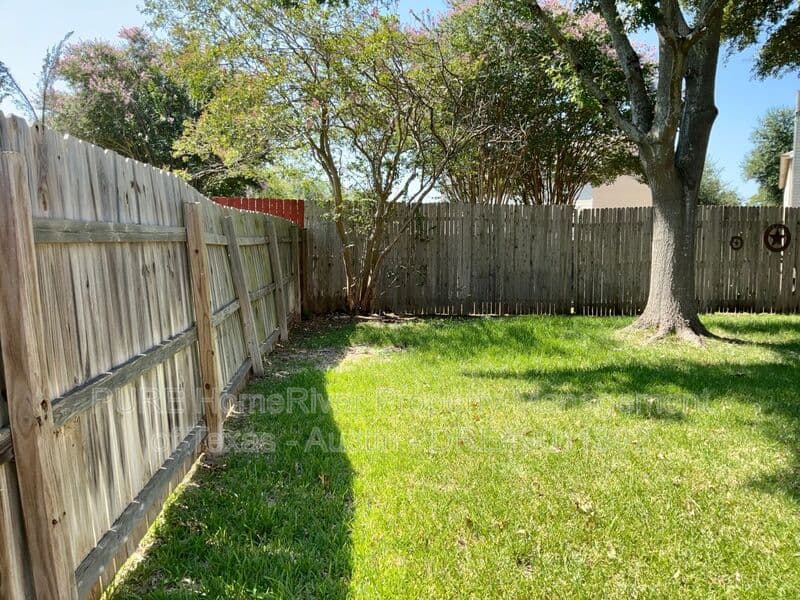 Cedar Park House: 1614 Paper Moon Dr