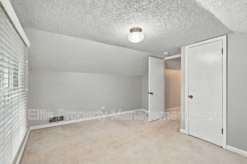 Gainesville House: 1028 Holly Drive