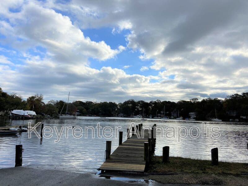 Crownsville House: 840 Valentine View