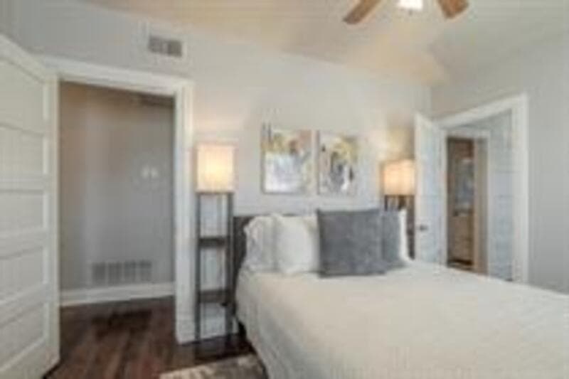 Kansas City Condo: 3833 Central St - 2N