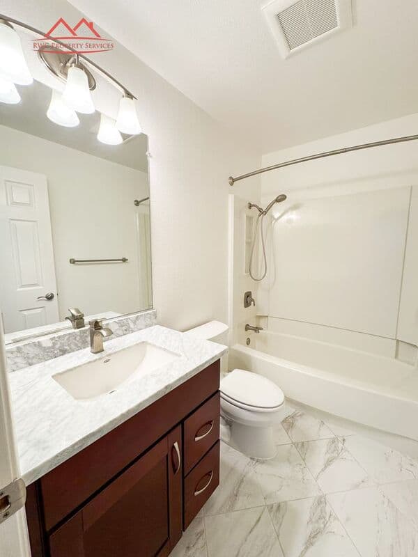 Fremont House: 3634 Fitzsimmons Cmn