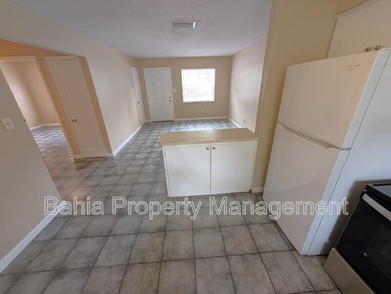 Tampa House: 3307 N 77th St