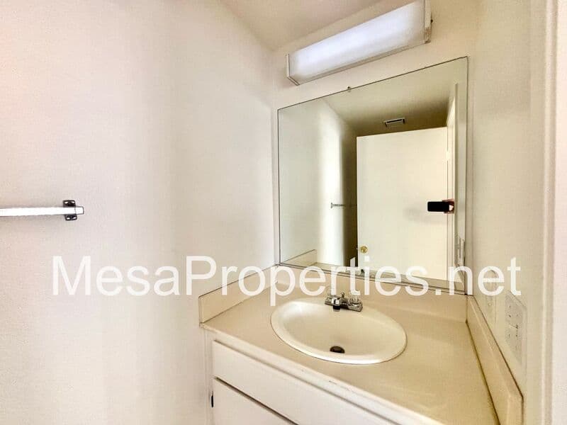 Victorville House: 14565 Windmill Rd