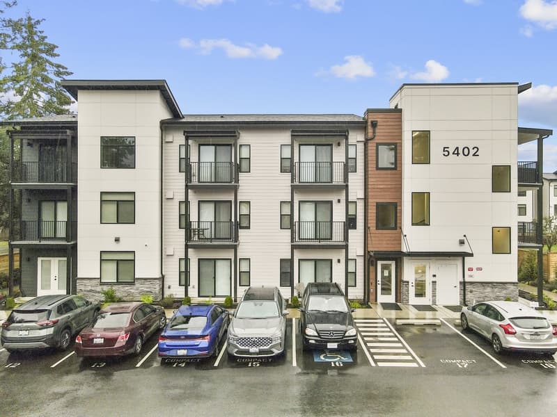 Lakewood Condo: The Meadowlark 7721 Dean St W - 101