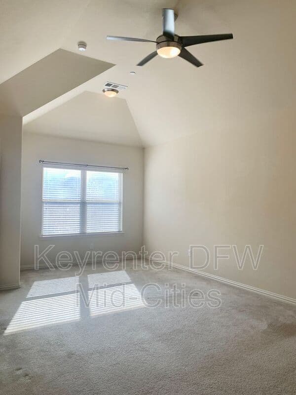 Irving House: 6463 Las Colinas Blvd