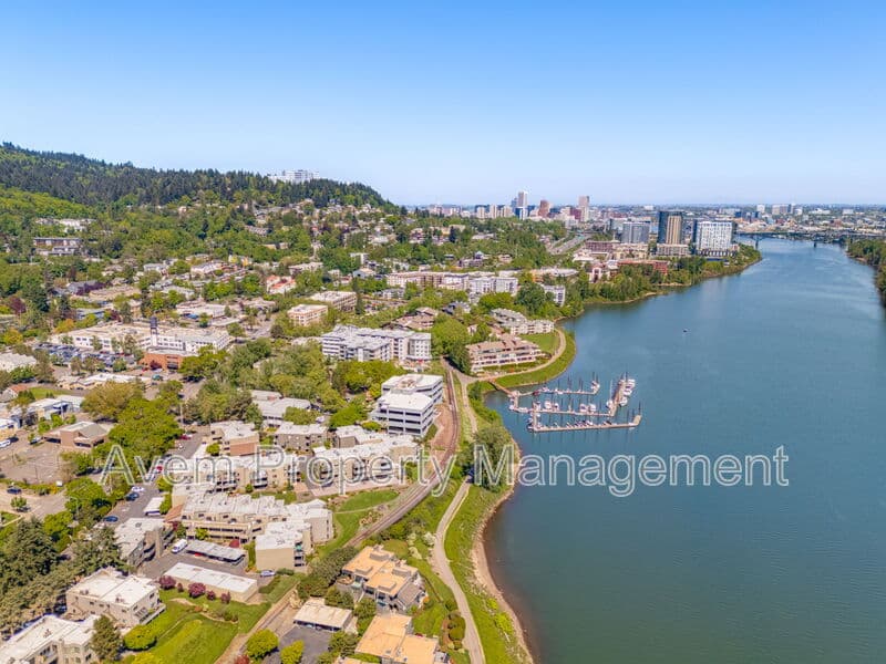 Portland Condo: 5624 S Riverside Lane Unit 8 - 1