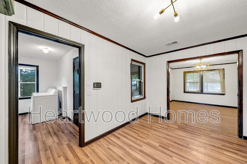 Columbia Condo: 1911 Cermack St