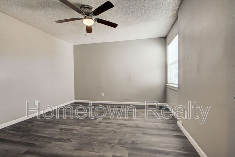 Edmond Condo: 1012 Chartrand Ave