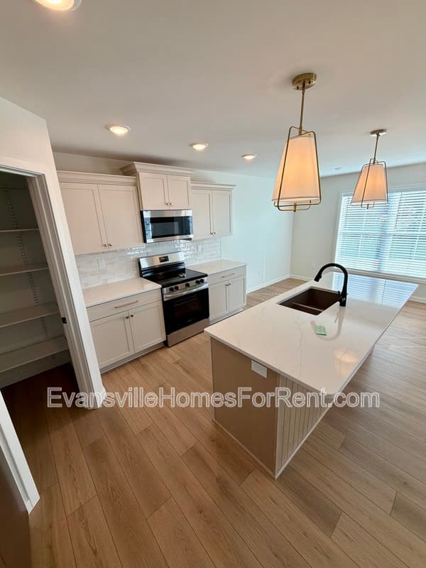 Evansville House: 12811 Halle Drive